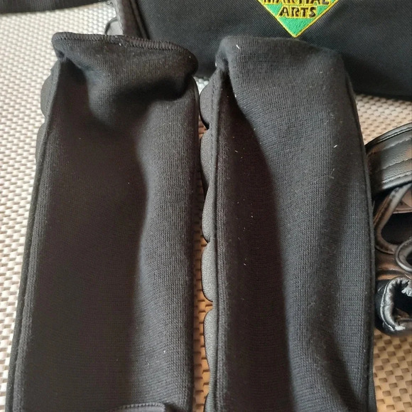 Marshal Arts Bundle: Gloves, Bookbag, Shin guards Used - Picture 4 of 6